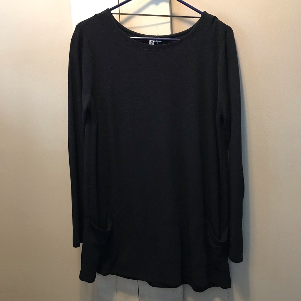 Cable & Gauge Classic Black Long Sleeve Top with pockets